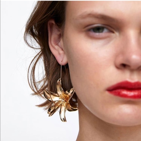 Zara Jewelry - new • 2/$35 || ZARA Big Flower Statement Earrings